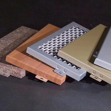 铝單(dan)板品(pin)种齐全