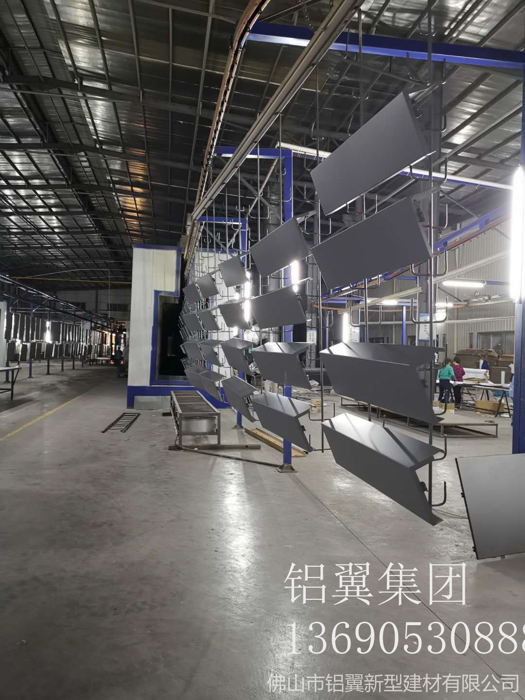 氟碳铝單(dan)板廠(chǎng)傢(jia)2号喷涂線(xiàn)