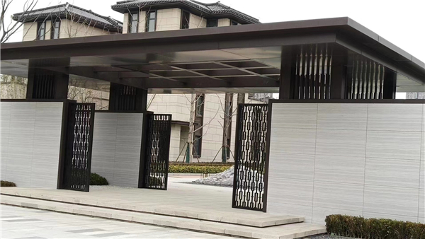 小(xiǎo)區(qu)大(da)們(men)們(men)頭鋁闆雨棚定製(zhi)